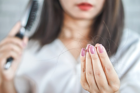 Public_Diseases_Hair-Loss_Symptoms-hair-brush-looking